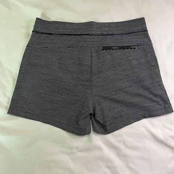 Athleta Women's Drawstring Black and White Stripe Shorts with Pockets | Size MT - Picture 5 of 6
